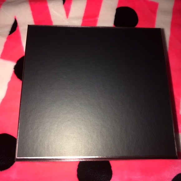 💕NEW Victoria’s secret box💕 - Picture 4 of 5